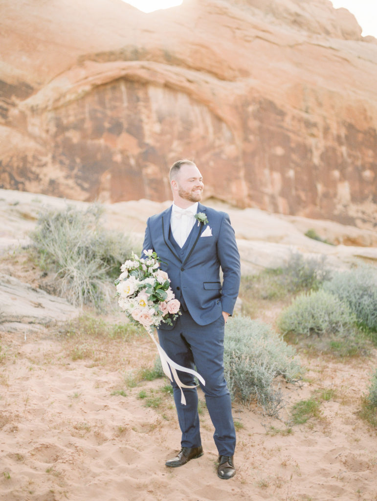 Groom with bouquet - Valley of Fire